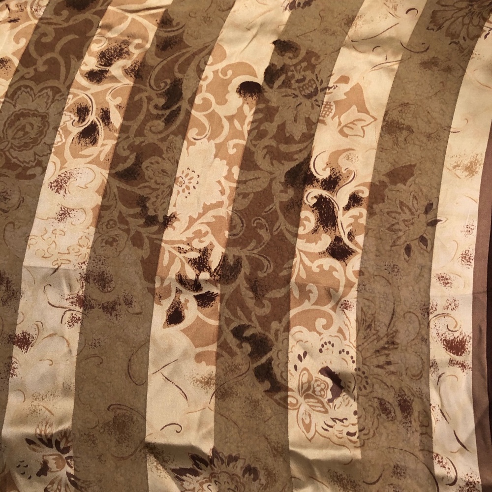 Beautiful Silk Scarf - Picture 2 of 3
